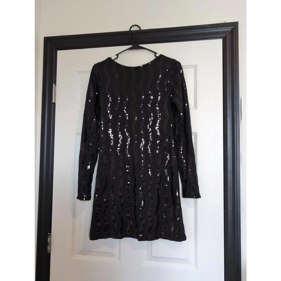 Small black sequin dress - Picture 1 of 6